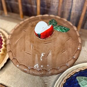Ceramic Apple-Topped Pie Dish Lid - Brown Glaze